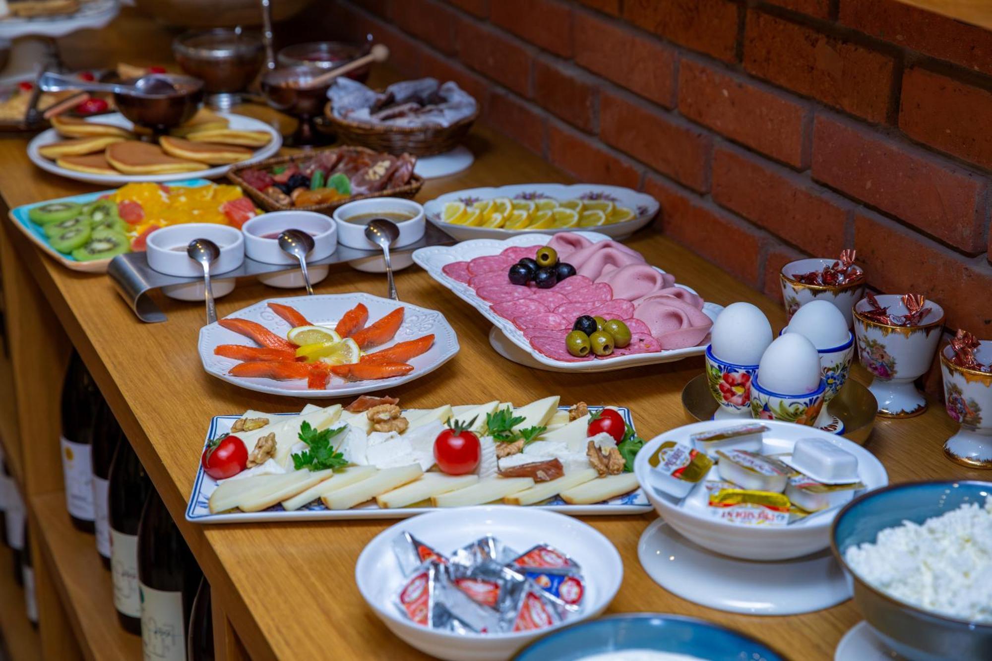Seventeen Rooms Telavi Exterior photo